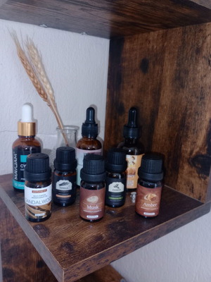 Essential oils like new, set of 8 including sandalwood musk vanilla jasmine amber cypress myrrh honey