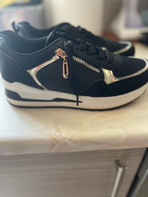 Women's athletic shoes like new, size 38, black and white