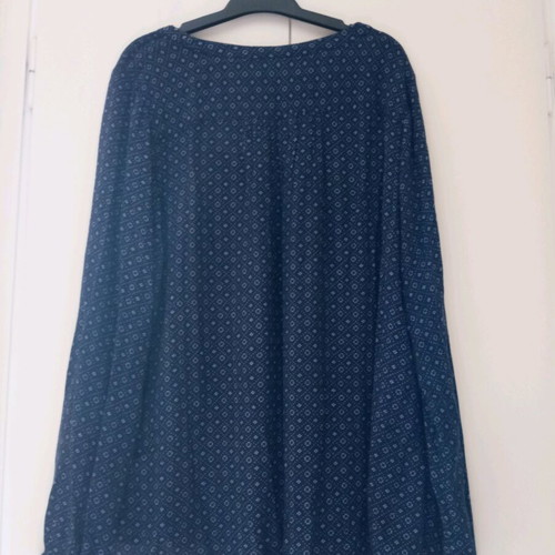 Blue long-sleeve blouse used with thin fabric