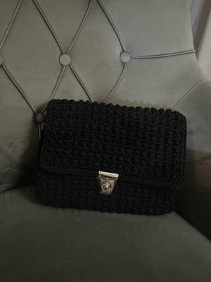 Knitted crossbody bag new with red burgundy lining