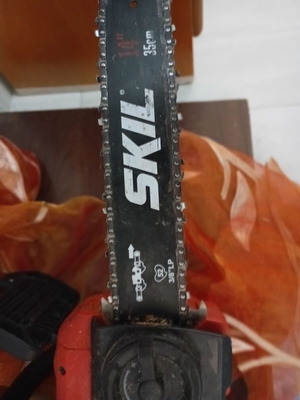 Skill Chainsaw 35 and Brush Cutter like new with 3 batteries 5Ah