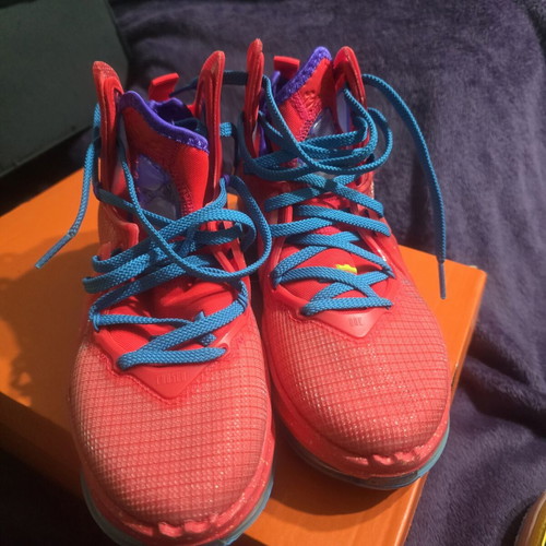 Nike LeBron 19 GS King's Crown sneakers new, size 36, pink