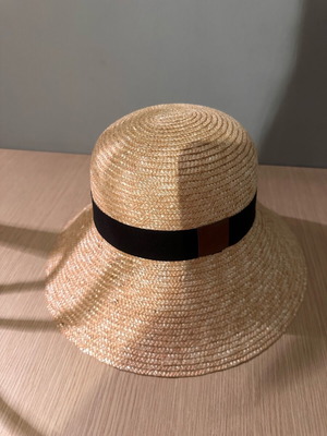 Four Seasons hat new, size L
