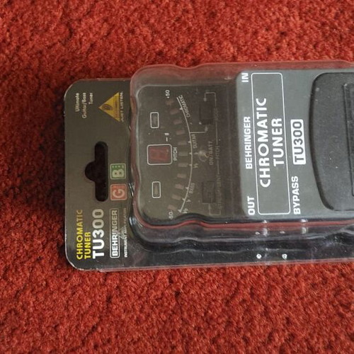 Behringer Chromatic Tuner TU300 pedal like new