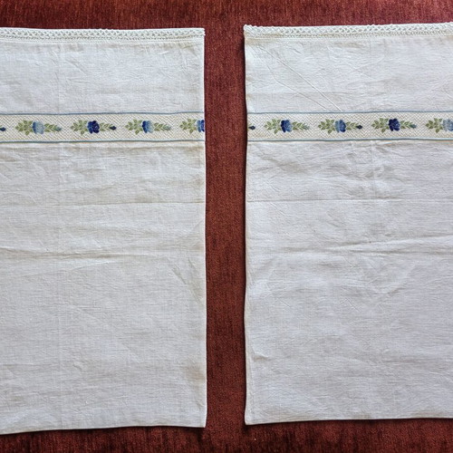 Children's pillowcases with blue floral embroidery, set of 2