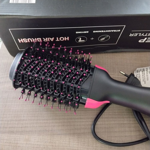 Hairbrush and hairdryer combo new