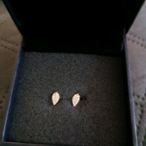 14k earrings new with 0.30ct natural diamonds leaf shape