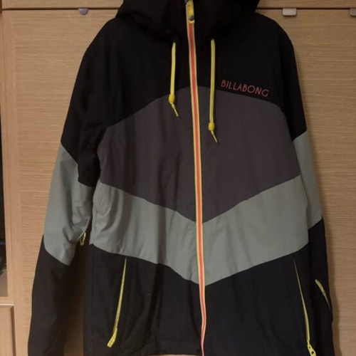 Billabong snow jacket size S, like new, water resistant