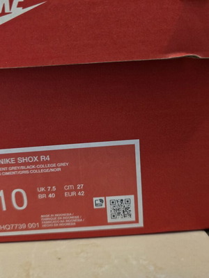 Nike Shox R4 shoes like new, size 42 with box