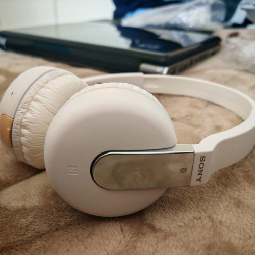 Sony DR-BTN200 Bluetooth headphones like new with ear pads