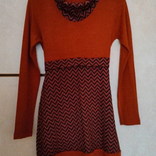 Women's winter dress M like new, orange