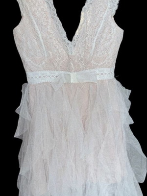 Women's dress new, white and beige, ideal for post-wedding or graduation