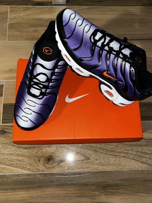 Nike Air Max Plus (TN) new purple-black athletic shoes size 42