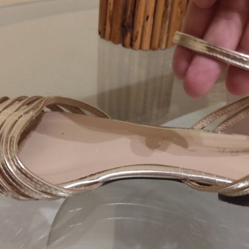 Gold flat sandals size 39 used, comfortable and light