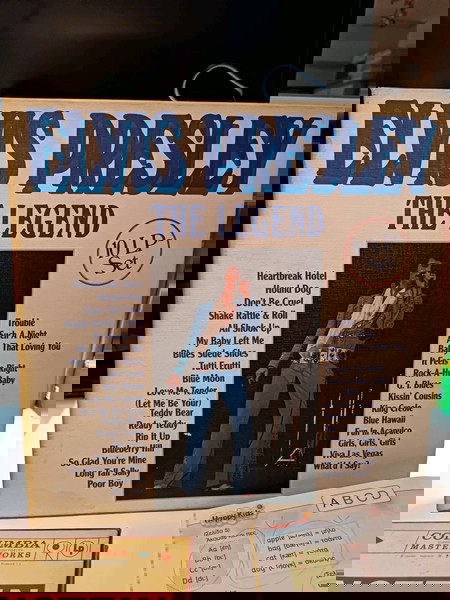 10 δίσκοι βινυλίου box set Elvis Presley the legend
