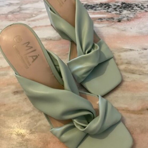 Mia pistachio sandal like new with knot and gold heel size 38