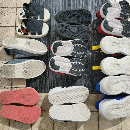 Children's athletic shoes and sandals used, pack of 9