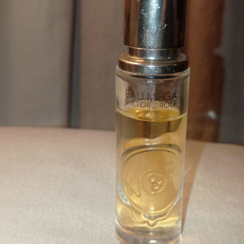 Viktor & Rolf Eau Mega perfume 20ml, practical size for bag