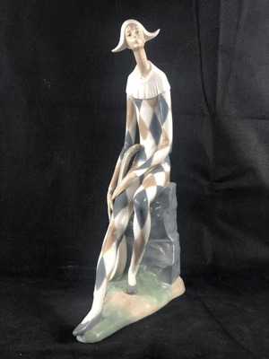 Lladro Nao Sad Harlequin Jester porcelain figure with mandolin used