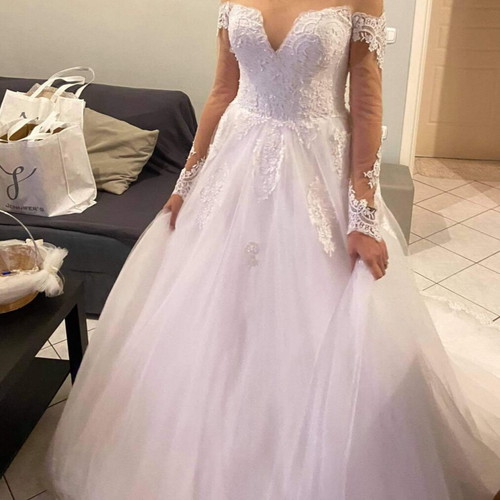 Supernova wedding dress like new, elegant lace details