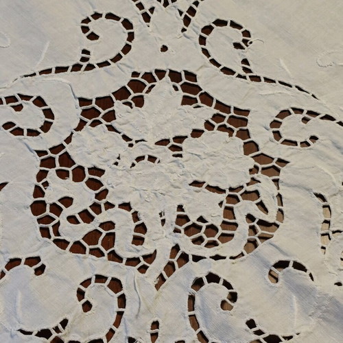 Handmade cutwork tablecloth like new 150x150