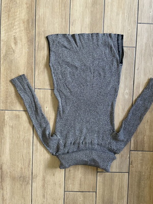 Pullover gray sweater used with minor wear, size XS