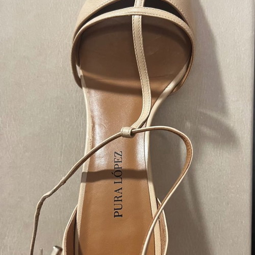 Pura Lopez pumps like new, beige leather