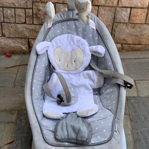 Ingenuity Relax Baby Cuddle Lamb with Music and Vibration like new