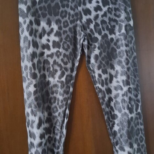 Lynne leggings with snake effect size S like new