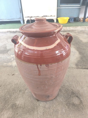 Ceramic kiupi used for decoration or oil, size 46×33×18 cm