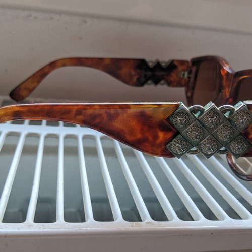 Anne Klein vintage women's tortoiseshell sunglasses like new with lion detail