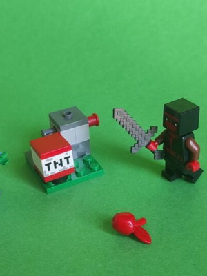 Lego Minecraft figure complete from magazine, new