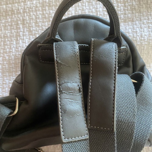 Bag in gray color with a pocket