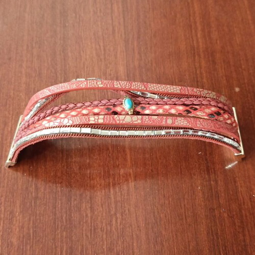 Bracelet with metal clasp like new