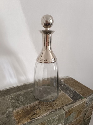 Vintage glass wine decanter with metal stopper like new