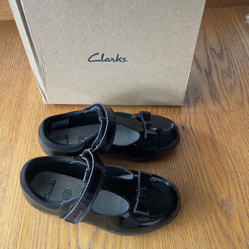 Clark’s children’s shoes 28.5 patent leather like new