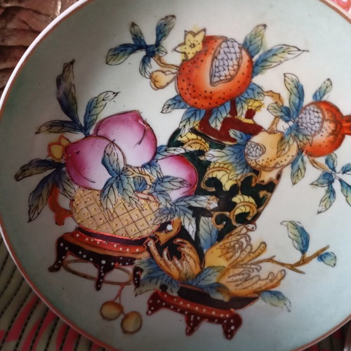 Decorative plate hand-painted, like new, 22 cm diameter