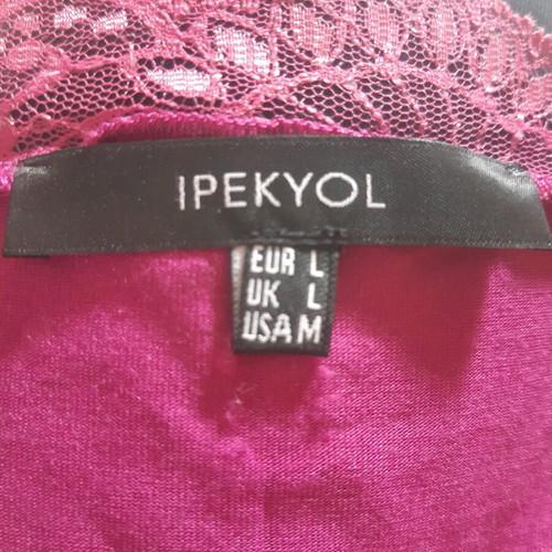 Magenta blouse like new, size M, viscose