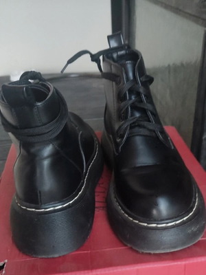 Black boots size 37 like new