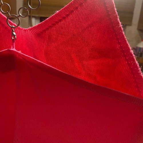 Pink blouse like new, sleeveless with detachable chain