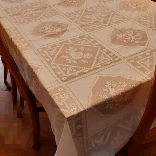 Tablecloth 160cm x 270cm new, white with pink roses