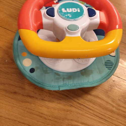 Ludi hanging car toy with mirror and steering wheel