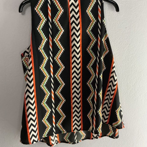 Boho sleeveless top Glamorous size S like new, multicolor