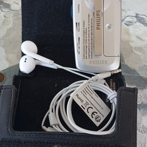 Phillips radio like new, functional
