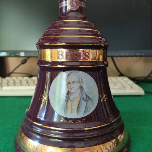 Bell's 8 Years Old Christmas 2000 James Watt Collectible Decanter 700 ml new