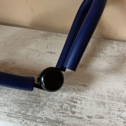Exercise device like new for thighs and arms, blue