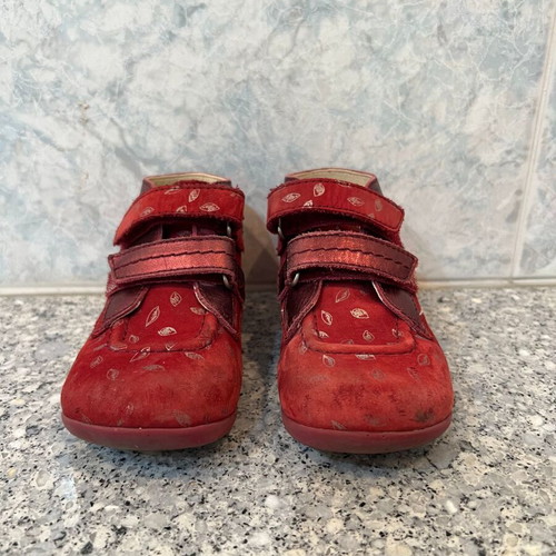 Kickers girls' leather prewalker boots size 25 used, burgundy with gold details