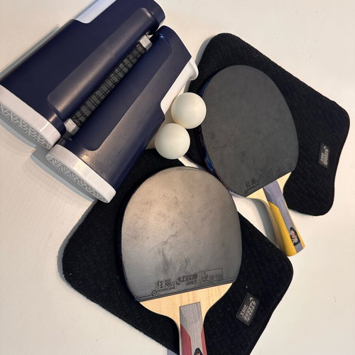 DHS Table Tennis Set with 2 Hurricane Bats, Retractable Net and Balls like new