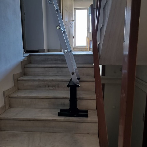 Foldable Stair Pedestal Adjustable Height 23.5-39 cm, Like New