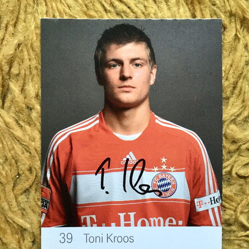 FC Bayern Munich 2008-2009 collectible cards with authentic player autographs